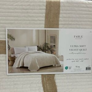 Fable Ultra Soft Winter White/Cream King Velvet Quilt 102”x88”